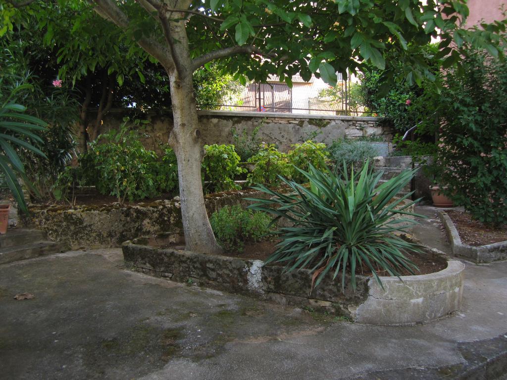Guest House Ilona Pula Ngoại thất bức ảnh